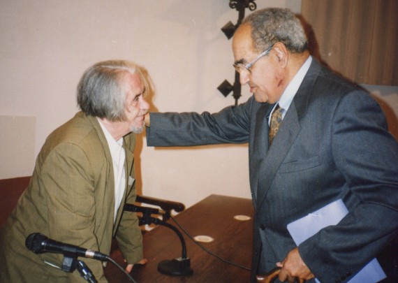 5 Gastón Baquero y Carlos Edmundo de Ory, en la Universidad de Salamanca (foto de A.P. Alencart, 1992)