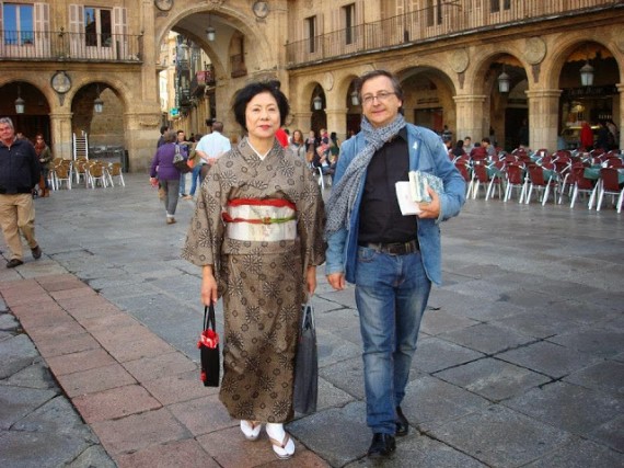 1 Miguel Elías con la poeta japonesa Satoko Tamura