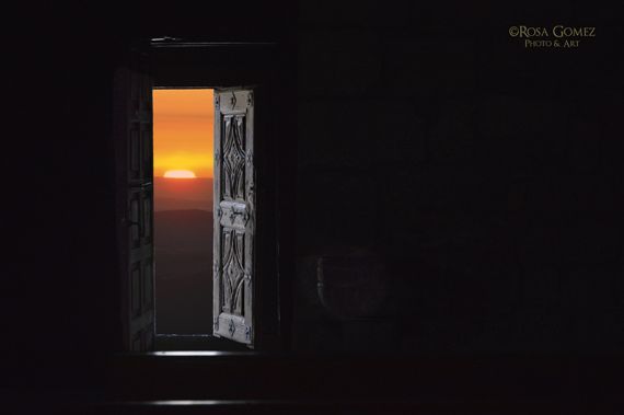 puerta al amanecer