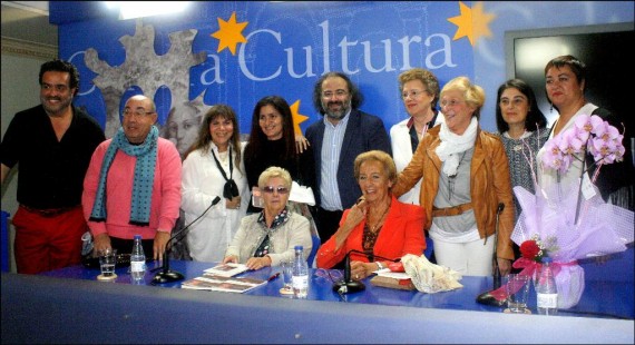 10 Verónica Amat, Pilar Fernández Labrador, Jacqueline Alencar, Maribel Domínguez, Elena Díaz, Rosa Ana Castro y otros participantes (1024x768)