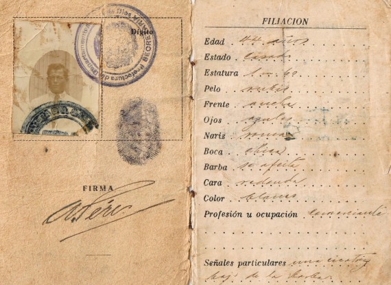 4 Carnet de extranjería peruano del español Alfredo Pérez Fernández