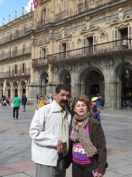 2 Juan Mares y su hermana Bernarda en la Plaza Mayor (JA)