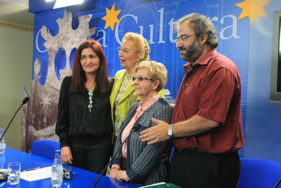2 Jacqueline Alencar, Pilar Fernández Labrador, Verónica Amat y Alfredo Pérez Alencart, el día de la presentación (Foto de José Amador Martín)