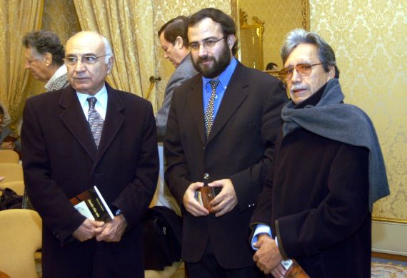 4 Francisco Brines, A. P. Alencart y Ramón Palomares en Salamanca (2004, foto de Jacqueline Alencar)