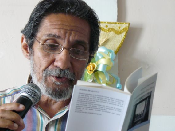 1 El escritor venezolano Alberto Hernández