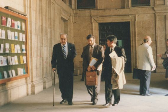 5 Gastón Baquero, Alfredo Pérez Alencart y Pedro Shimose, en la Pontificia (Foto de Jacqueline Alencar, 1993)
