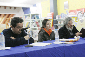 5 Germán Martínez, de la Editorial UV, Gloria Posada y Adolfo Castañón