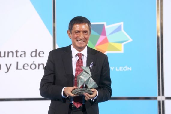 Entrega de la XXX edicin de los Premios de Periodismo Francisco de Cosso. En la imagen, Jesus Fonseca Escarpn, premio de trayectoria.