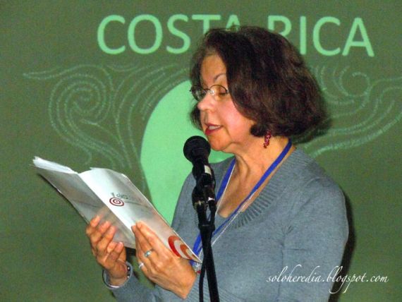 1 La poeta costarricense Marta Royo