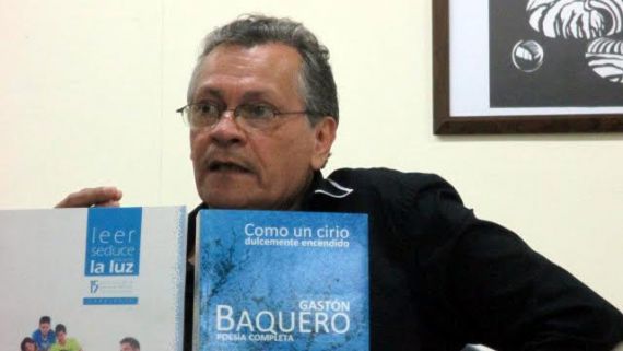 3 Remigio Ricardo Pavón con su libro sobre Baquero