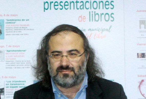 1 Alfredo Pérez Alencart en la Feria del Libro (foto de José Amador Martín)