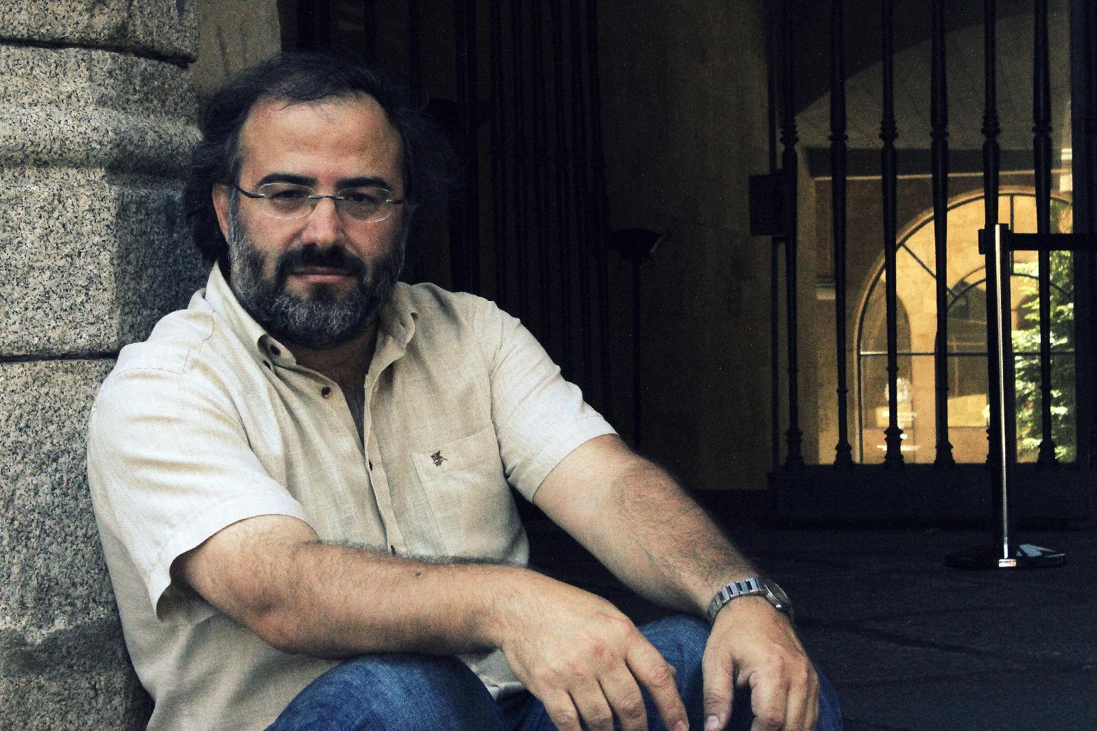 ALFREDO PÉREZ ALENCART “¡PASIÓN PRINCIPAL, COMO NINGUNA…!”. RESEÑA DE MANUEL QUIROGA CLÉRIGO