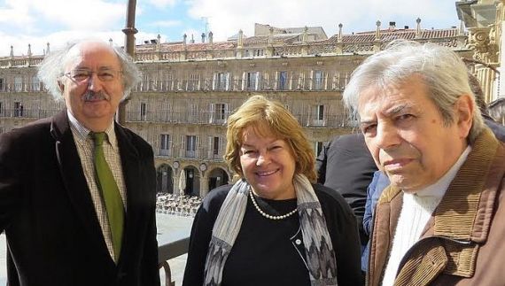 6 Antonio Colinas, Alice Spíndola y António Salvado en La Plaza mayor