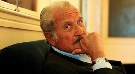 1 El escritor mexicano Carlos Fuentes