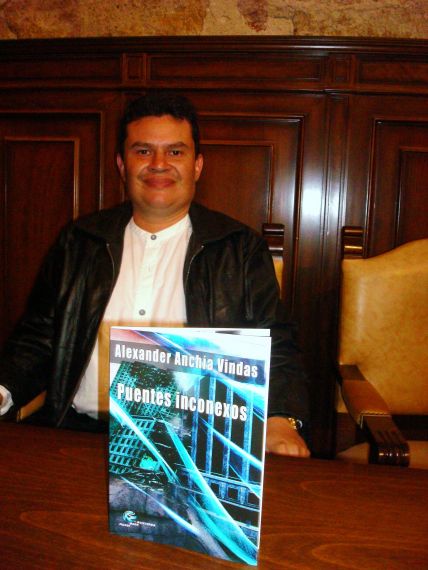 10 El escritor Alexander Anchia vindas, en Salamanca