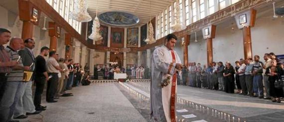 8 Misa en la catedral de bagdad por las víctimas del atentado-reuters
