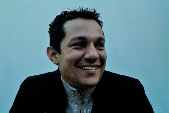 1 El poeta colombiano Sergio Marentes
