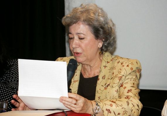 1 La poeta Ángela Reyes