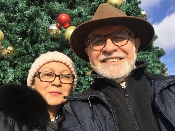 10 Selfie navideño en Nueva York, del poeta Luis Cortés Cabán y de la fotógrafa Gloria Quiñones, ambos de Puerto Rico