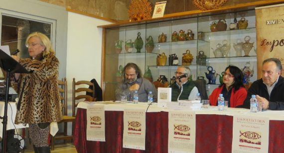 2 Un momento de la lectura de Araceli Sagüillo en el Ayuntamiento de Toral de los Guzmanes
