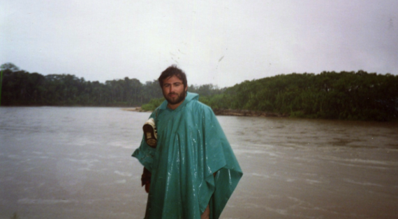 5 Alfredo Pérez Alencart, en el río Manu (Perú)