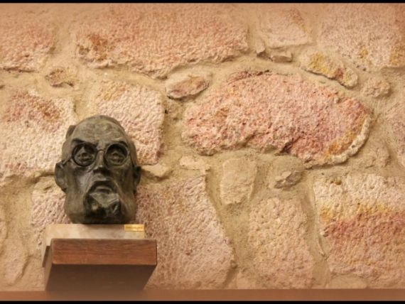 8 Estatua de Unamuno en la Aula que lleva su nombre (foto de José Amador Martín)
