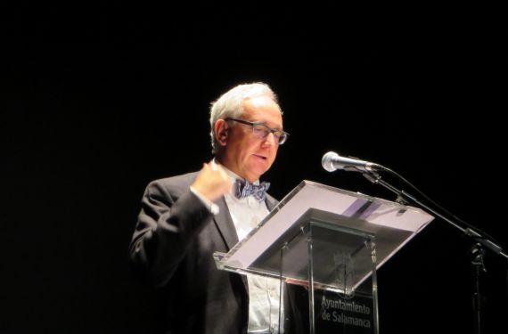 1 El poeta Carles Duarte, en el Teatro Liceo de Salamanca