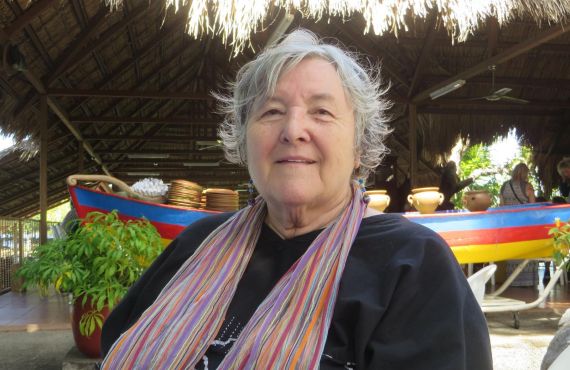 1 Margaret Saine en la isleta La Ceiba, lago Cocibolca (foto de Jacqueline Alencar)