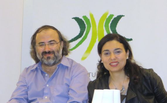 2 A. P. Alencart y Stefania di Leo, presidente y coordinadora del premio Francisco de Aldana (foto de Jacqueline Alencar)