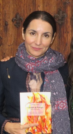 3 Carmen Palomo, con el libro premiado (foto de Jacqueline Alencar)