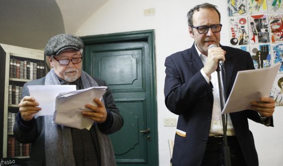 3 El poeta Claudio Pozzani leyendo en italiano los poemas de Pulido