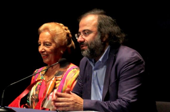 5 Pilar Fernández Labrador y A. P. Alencart, coordinador literario del premio, en el Teatro Liceo (foto de José Amador Martín)