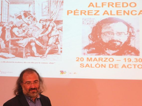 4 A. P. Alencart, con el cartel de su conferencia