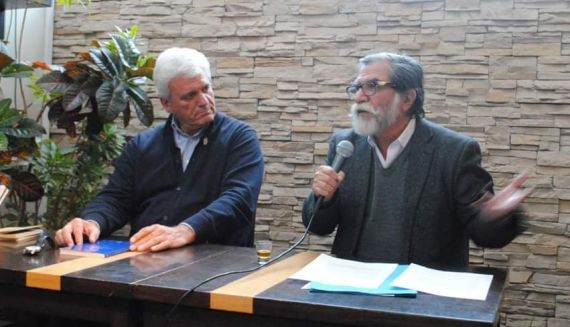 7 Rafael Soler y Manuel Jurado, durante la reciente presentación de la antología