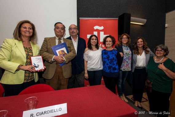 35330153_10215918804905485_8737231174021152768_n