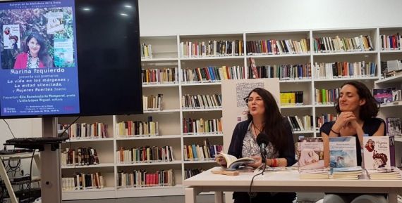 4 En la de la Biblioteca de la Mujer, con Elia Saneleuterio, poeta y profesora de la Universidad de Valencia