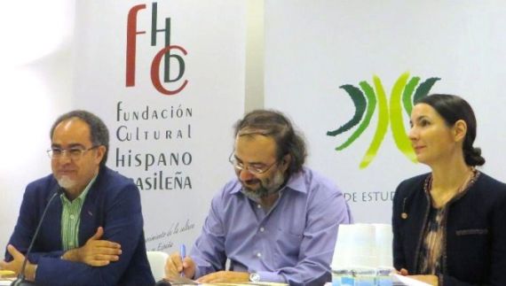 5 Hadi Sadoun, A. P. Alencart y Carmen Palomo, en el Centro de Estudios Brasileños de la Usal (foto de J. Alencar)