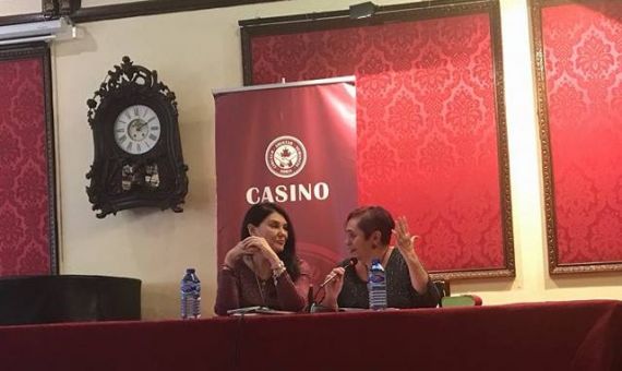 7 En el Casino de Soria, con la poeta Isabel Miguel