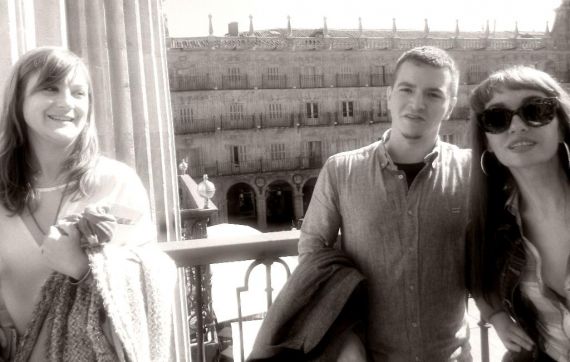 10 Isabel González Gil, Ángel de la Torre y Angélica Morales en el balcón del Ayuntamiento (foto de José manuel Ubé)