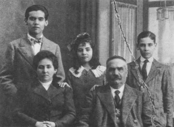 2 La familia, en torno a 1912