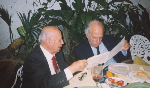 5 Gonzalo Rojas y Alejandro Romualdo (1998, foto de A. P. Alencart)