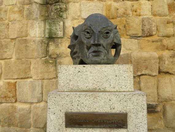 6 Monumento dedicado a Torres Villarroel. Obra de Agustín Casillas (foto de Jacqueline Alencar)