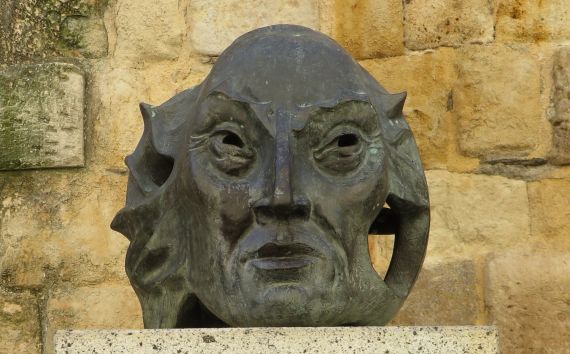 1 Monumento dedicado a Torres Villarroel, obra de Agustín Casillas (foto de Jacqueline Alencar)