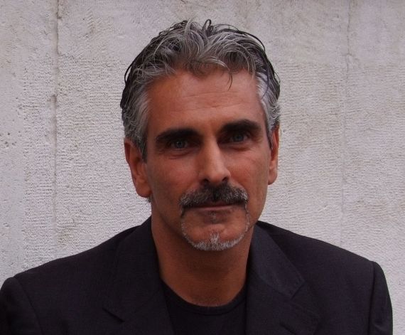 11 El poeta y traductor Gianni Darconza