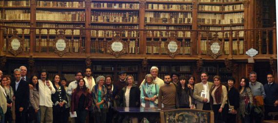 3 Poetas de los Encuentros iberoamericanos, en una de las visitas oficiales a la Biblioteca Histórica de la Usal. Fotografía de José Amador Martín