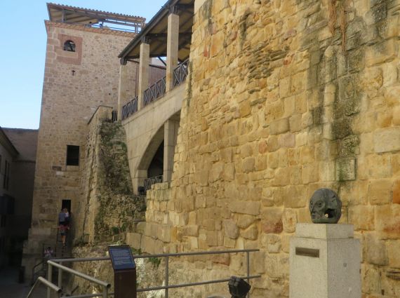 6 Monumento a Torres Villarroel, por la Cueva de Salamanca (foto de Jacqueline Alencar)