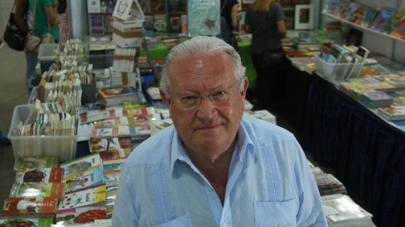 1 El escritor Juan José Armas Marcelo