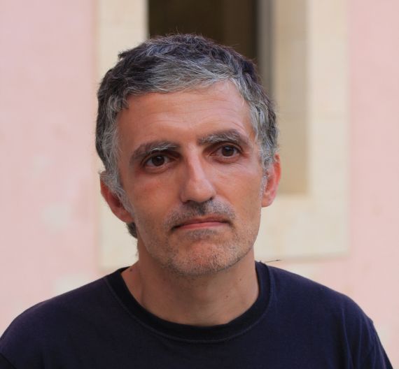 1 El escritor barcelonés Carlos Gámez