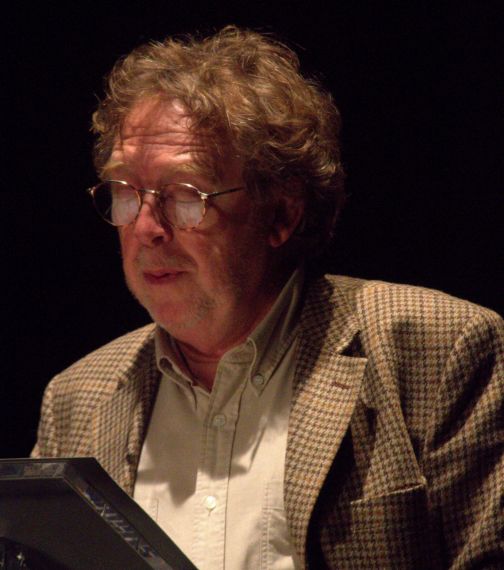 1 Juan Cameron leyendo en el Teatro Liceo de Salamanca (2015. Foro José Amador Martín)