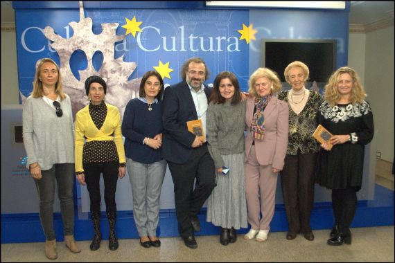 6 Ana Navarro, Sofía Montero, Elena Díaz A. P. Alencart, Jacqueline Alencar, Carmen Bulzan, Pilar Fernández Labrador y Carmen Cardona (J. A. M.)